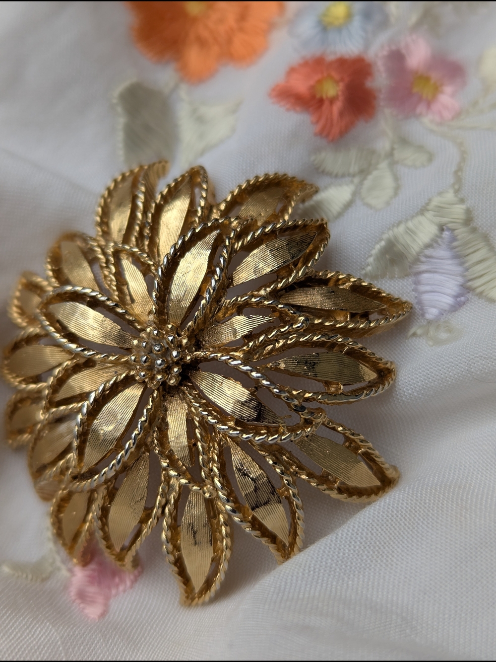 D'Orlan Vintage Floral Flower Brooch Pin Quiet Luxury Bohemian 70s Retro - Picture 6 of 14